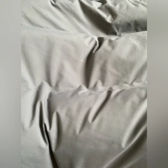 Aritzia TNA The Super Puff₂O™ Mid In Coal Grey - Picture 15 of 16